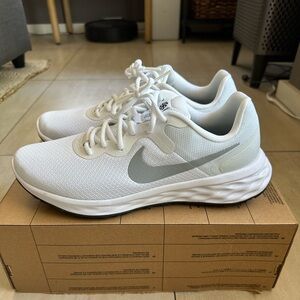 Nike Revolution Running Shoes Men Low-top White/Gray, 9.5